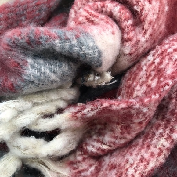 NWT True North Woven Soft Scarf with Fringe - Picture 2 of 7